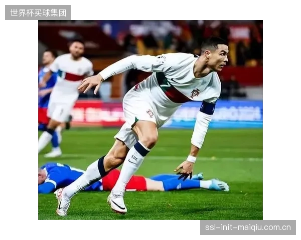 德萨布尔的防守体系将面临终极考验,全队需协力限制C罗的进攻火力。 德萨布尔的防守体系将面临终极考验,全队需协力限制C罗的进攻火力。
